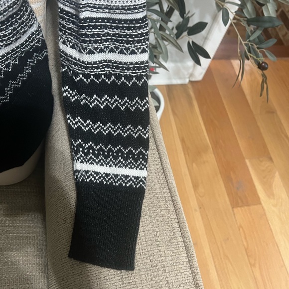 White House Black Market Off the Shoulder Sweater size M with Shimmer Threading - Picture 5 of 6